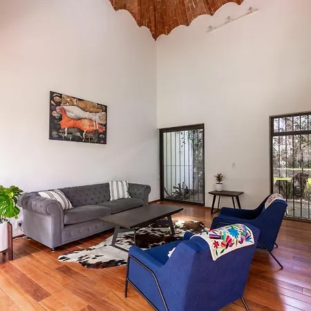 Casa Blanca In Coyoacan