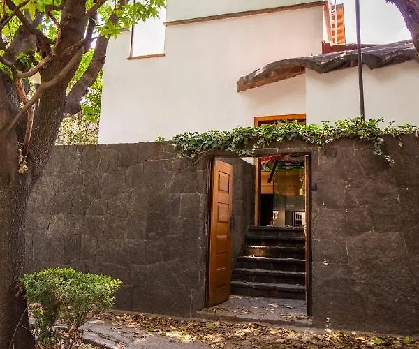 Casa Blanca In Coyoacan